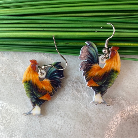 NWT! Acrylic rooster dangle earrings - Picture 2 of 4